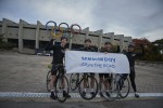 Samsung Pay on the Road 프로젝트에 참여한 삼성전자 필립 대리가 여주 영릉(세종대왕릉) 매표소에서 삼성 페이를 이용해 입장권을 결제하고있다