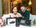 삼성전자가 크리스마스와 연말연시를 맞아 특별한 혜택으로 기어 제품을 만날 수 있는 메리 크리스마스 & 해피 뉴 기어 특별 패키지 2종을 선보인다