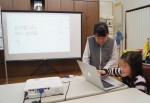 에듀윌 사회공헌위원회는 방송인 서경석 성신여대 서경덕 교수와 함께 일본 우토로 마을에 위치한 한글학교에 교육 물품을 기증했다