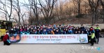 실천하는 NGO 함께하는 사랑밭이 11일 서울시 홍제동 개미마을에 연탄 나눔 행사를 진행했다