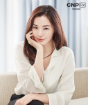 LG생활건강이 CNP 차앤박화장품의 럭셔리 브랜드 CNP Rx의 모델로 이하늬를 선정했다