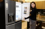 LG전자가 사용 편의성·디자인 모두 갖춘 2017년형 LG 디오스 냉장고 출시했다