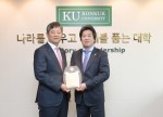 건국대학교는 시티건설 정원철 대표가 후배들을 위한 건축대학 장학기금으로 1억원을 기부했다고 밝혔다