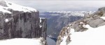 파나소닉이 에볼타 로봇의 1000미터 피오르드 수직 절벽 등반 도전을 온라인으로 생방송한다
