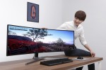 삼성전자가 세계 최대 크기 QLED 게이밍 모니터 CHG90를 국내에 출시한다