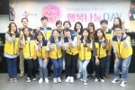 CJ푸드빌이 19일 서울 금천구 가산동 CJ푸드빌 아카데미에서 바리스타를 꿈꾸는 청소년들을 대상으로 재능나눔활동 투썸플레이스 행복나눔데이 커피 교실을 진행했다. 이날 행사에서 CJ