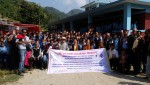 알라딘 인터넷 서점이 25일 네팔 다딩 지역에 지진으로 무너졌던 수라스워티 학교의 준공식을 가졌다. 현수막 왼쪽부터 더프라미스 감사 돈성스님, 알라딘 조유식 대표, 로컬 NGO E