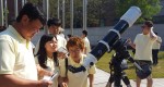 국립중앙청소년수련원 2017년 취약계층청소년캠프에 참가한 청소년이 천체망원경을 이용하여 태양관측 프로그램을 하고 있다