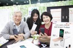 SK텔레콤이 20만원대 폴더형 스마트폰 스마트 폴더를 단독으로 출시한다