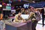 던킨도너츠가 10월 20일 오후 5시 홍대점에서 엑스트롱 커피 모델로 활동 중인 인기 래퍼 비와이와의 팬미팅을 진행했다
