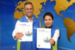 신한은행이 글로벌 사회공헌 활성화를 위한 지침서 글로벌 CSR 가이드북을 제작해 20개국 150개 글로벌네트워크에 배포했다
