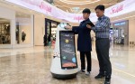 LG전자가 자체 개발한 안내로봇이 국내 최대 복합 쇼핑몰 스타필드 하남에서 고객들을 맞이한다