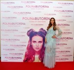 폴리나 부토리나가 두바이에서 감정의 바다라는 타이틀의 데뷔 앨범을 발표했다