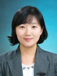 건국대 통일인문학연구단 김명희 교수가 15일 한국사회학회 창립 60주년을 맞아 서울대에서 열린 한국사회학회 후기 학술대회에서 한국사회학회와 한국리서치가 수여하는 제18회 학술상을 