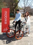 성균관대학교 자연과학캠퍼스 학생들이 모바이크 서비스를 이용하고 있다