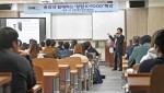 건국대 민상기 총장이 4차 산업혁명 시대의 리더쉽과 미래 식품산업을 주제로 강연하고 있다