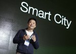SK텔레콤 허일규 IoT/Data사업부장이 스마트 시티 등 IoT 핵심 기술과 서비스를 소개하고 있다