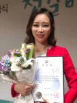 2018년 제 73회 구강보건의 날 보건복지부 장관 표창을 수상한 매직키스치과 정유미 원장