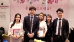 일산 킨텍스에서 예비 부부 대상 상담을 진행한 김태형 대표(오른쪽 끝)와 포윅스 직원들