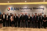 상하이 케리호텔에서 SK텔레콤 조성호 엑세스네트워크랩 팀장(사진 오른쪽 네번째) 등 O-RAN얼라이언스 회원들이 총회를 마치고 기념사진을 촬영하고 있다