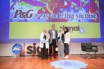 2018년 CEO 챌린지 수장자 리나 후세인, 말락 무슬리 그리고 라완 바이크가 P&G CEO 데이비드 테일러를 면담하고 회사의 연례 시그널 액셀러레이터 서밋에 참석했다