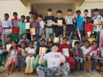 생명누리 청소년해외봉사단 인도 아이들에게 착한 루돌프 사슴 캠페인 전달