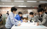 SK텔레콤 일산 지점에서 초등학교 학생 20여명이 참가한 가운데 신나는 코딩 교실 첫 수업이 열렸다