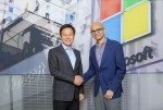 왼쪽부터 SK텔레콤 박정호 사장과 마이크로소프트 사티아 나델라(Satya Nadella) CEO가 최근 미팅 후 기념사진을 찍고있다