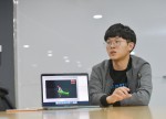 이재성 학생이 프로그램에 대하여 설명하고 있다