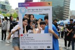 2019 서울시 청소년 어울림마당 2회 찾아가는 어울림마당 중구! 행사에 참여한 청소년들이 기념사진을 찍고 있다