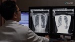 한 영상의학전문의가 ‘루닛 인사이트 CXR’을 사용해 흉부 엑스레이를 분석하고 있다