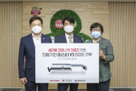 왼쪽부터 서울특별시의사회 박홍준 회장, 세라젬 이재근 대표이사, 사회복지공동모금회 김연순 사무총장이 기부 협약식을 진행한 뒤 기념 사진을 찍고 있다