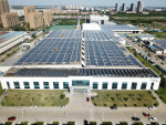중국 지닝 소재 이튼의 자동차 그룹 공장에 태양열 지붕이 설치되어 생산시설을 위한 전기를 생산하고 있다