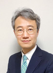 한국유통학회에서 유통연구 최우수논문상을 수상한 건국대 박진용 교수