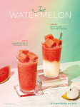 프리미엄 디저트 카페 투썸플레이스가 싱그러운 여름 맛을 그대로 담은 ‘수박 주스’ 2종을 출시한다