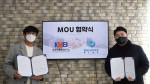왼쪽부터 김성현 한국무예교육연구소장과 김승호 밸런스플레이 대표가 업무 협약을 맺고 기념촬영을 하고 있다