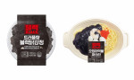 GS25가 출시한 트러플향 블랙 닭강정과 오징어 먹물 파스타 상품