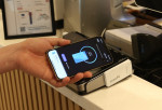 신한카드가 아이폰 오프라인 결제기능을 탑재한 ‘신한카드 터치결제M’ 시범 서비스를 시작했다