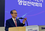 신한라이프 성대규 사장이 본사에서 개최된 하반기 영업전략 회의에서 전략을 발표하고 있다