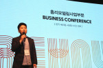 한샘 김진태 대표가 비즈니스 컨퍼런스에서 홈리모델링 대리점의 성장 전략을 발표하고 있다