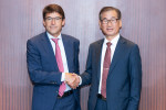 왼쪽부터 브루노 이븐(Bruno Even) 에어버스 헬리콥터스 CEO, 강구영 한국항공우주산업(KAI) 사장