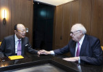 왼쪽부터 한화그룹 김승연 회장과 에드윈 퓰너 미국 헤리티지재단 아시아연구센터 회장이 만찬을