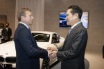 이재용 삼성전자 회장은 17일 인천 영종도에 위치한 BMW 드라이빙 센터에서 올리버 집세(Oliver Zipse) BMW CEO 등 경영진과 만나 삼성SDI의 최첨단 ‘P5’ 배터