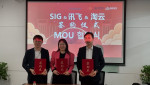 왼쪽부터 아이플라이텍 류웨이웨이 한국지사장과 안휘토이클라우드 제시카 교육분야 제너럴매니저, 에스아이지 이희규 대표이사가 중국 아이플라이텍 사무실에서 AI 분야의 성공적 사업 협력과