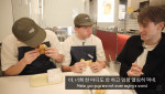 에그드랍 매장에서 ‘일일 크루 체험’ 협업 콘텐츠를 진행한 유튜브 채널 ‘영국남자’의 멤버들(출처=유튜브 영국남자)