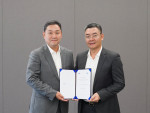 왼쪽부터 이상호 LS전선아시아 대표와 르 만 쿠옹(Le manh Cuong) PTSC 사장이 LS용산타워에서 기념 촬영을 하고 있다