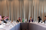 사우디아라비아 중소기업청인 몬샤아트의 사미 알 후사이니 청장(가운데 왼쪽)과 이영 중소벤처기업부 장관(가운데 오른쪽)이 서울에서 양국의 중소기업 및 스타트업 협력을 위한 양자회담을