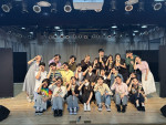 2023년 보훈테마활동 ‘오월극장’에 참여한 서울영상고등학교 청소년들이 창작 민주화 뮤지컬 ‘푸른달 열여드레’ 공연을 마치고 단체사진을 촬영하고 있다