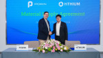 Powin VP Global Procurement Jason Eschenbrenner (left) and Hithium VP Monee Pang (right) after signi