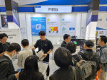 이번 달 24일부터 사흘 간 일본에서 열리는 재팬 IT 위크 스프링 2024의 행사장을 찾은 방문객들이 플리토 부스에서 서비스를 체험하고자 대기하고 있다